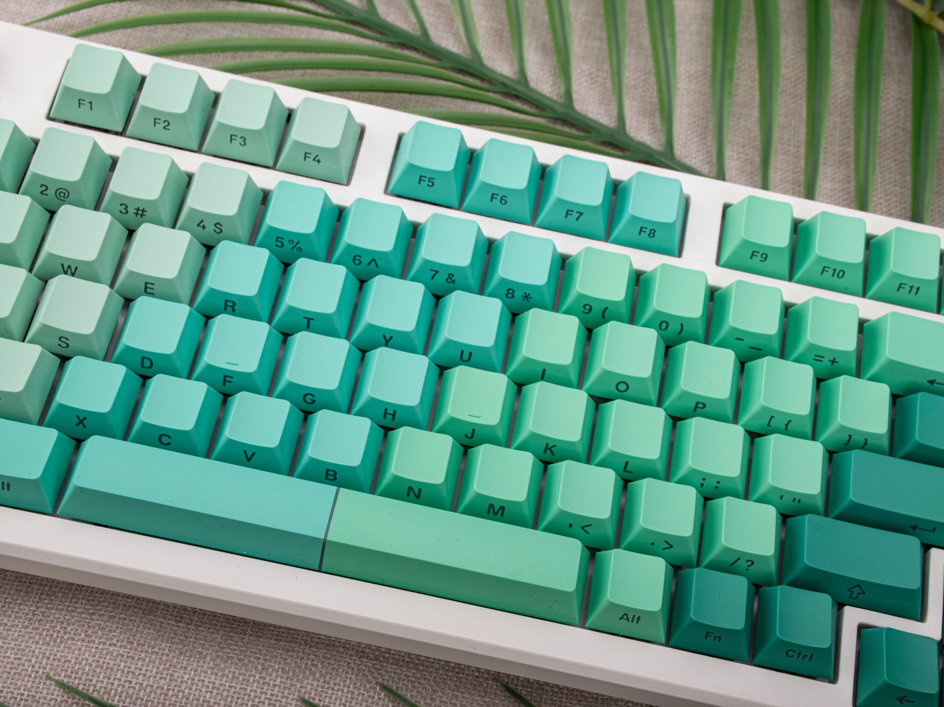 Explore the beauty of the keyboard: the unique charm of gradient side-engraved keycaps