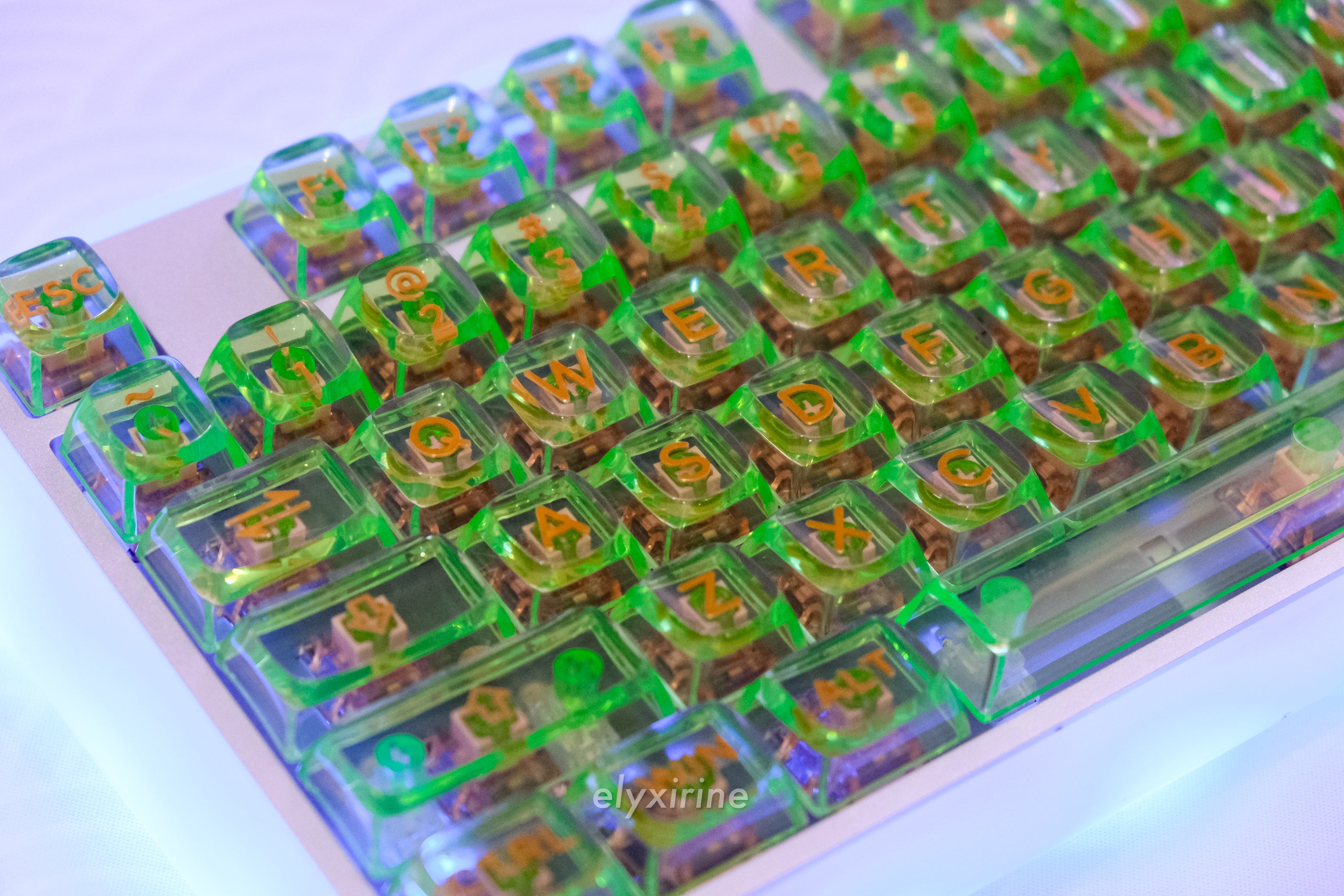 Oshid Amber- The first 3D Legend Keycaps