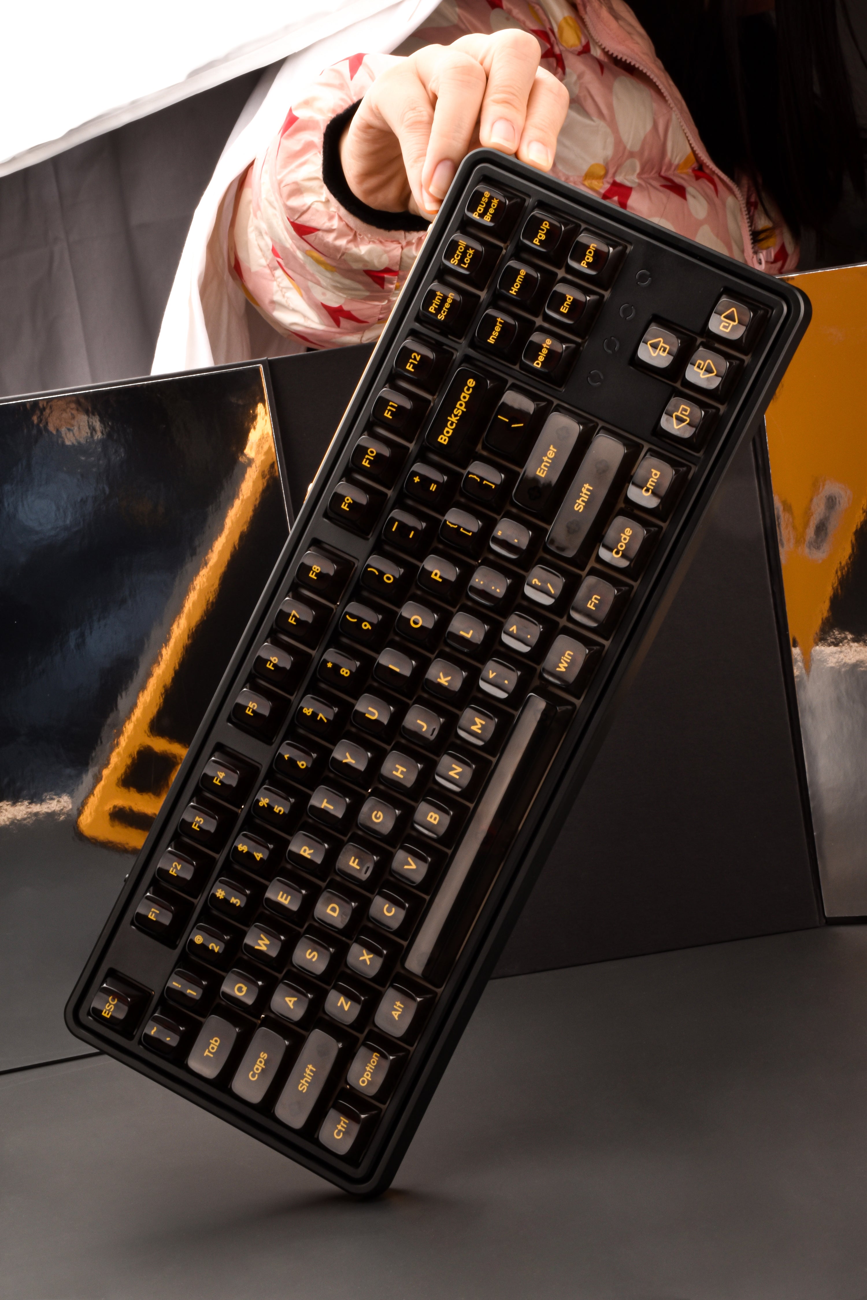 Oshid Night Hawk Keycaps - 118 Keys